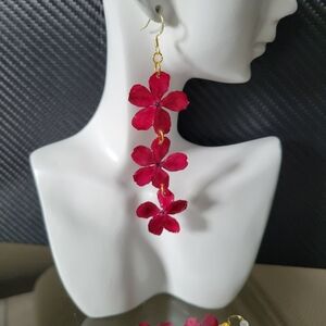 Elegant Floral Drop Earrings in Red and Gold
